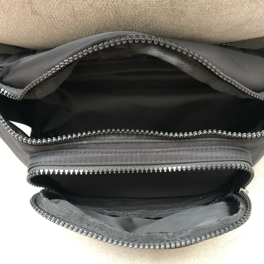 Alo Yoga Explorer Fanny Pack Black - Picture 8 of 15